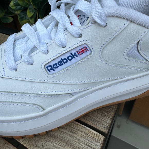 Women's White Reebok Classics - Picture 8 of 11